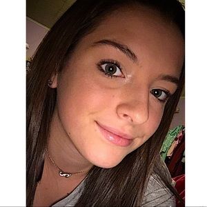 Meet your Posher, Chloe